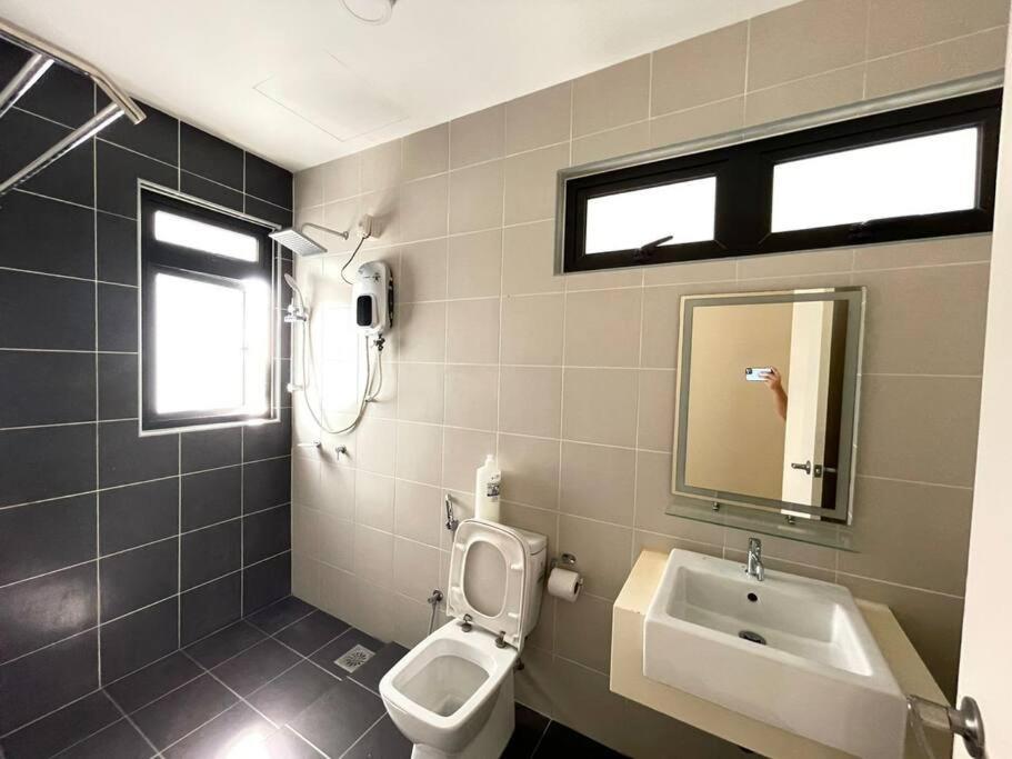 Meridin Medini By Wp Homestay Nusajaya  Εξωτερικό φωτογραφία